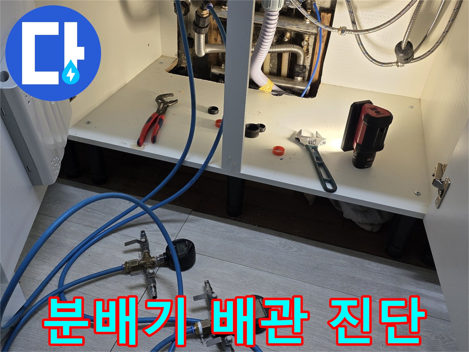 보일러-연결-배관에-연결된-공압-측정-게이지